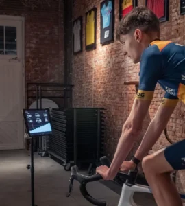 Klant op zijn koerfiets - kineworks praktijk - Turnhout