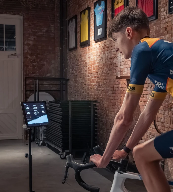 Klant op zijn koerfiets - kineworks praktijk - Turnhout